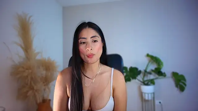 auroracaruso11 online show from April 2026 09:01:01 PM