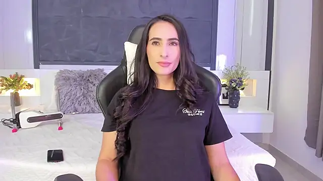 Snapshot of SaraGomez1 chatting on September 2025 03:48:01 PM SaraGomez1 online show from September 2025 03:48:01 PM