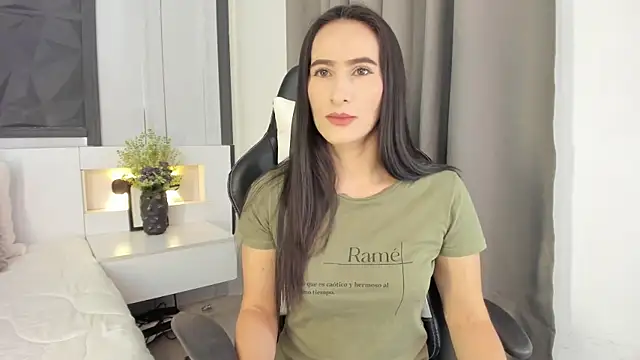 Snapshot of SaraGomez1 chatting on October 2025 02:14:01 PM SaraGomez1 online show from October 2025 02:14:01 PM