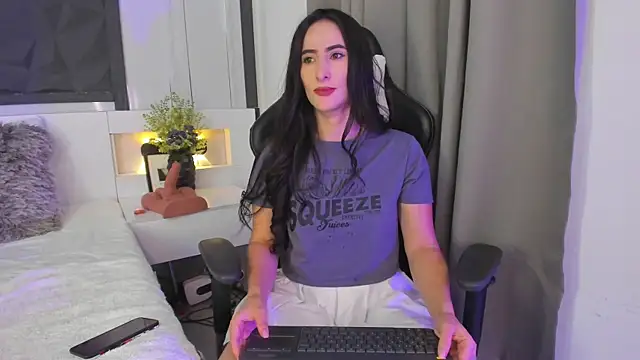 Snapshot of SaraGomez1 chatting on October 2025 02:36:01 PM SaraGomez1 online show from October 2025 02:36:01 PM