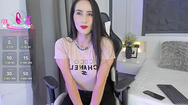 Snapshot of SaraGomez1 chatting on October 2025 01:34:01 PM SaraGomez1 online show from October 2025 01:34:01 PM