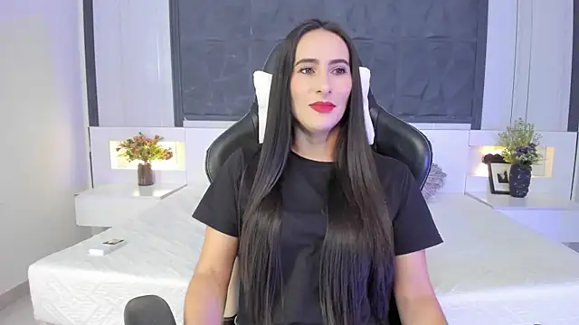 Snapshot of SaraGomez1 chatting on October 2025 01:00:01 PM SaraGomez1 online show from October 2025 01:00:01 PM