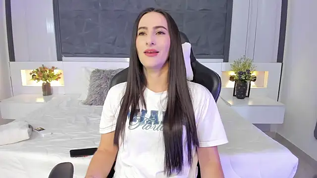 Snapshot of SaraGomez1 chatting on November 2025 12:40:02 PM SaraGomez1 online show from November 2025 12:40:02 PM