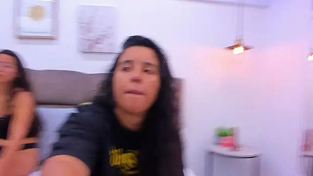 Dilan y Mia online show from February 2025 06:22:02 PM