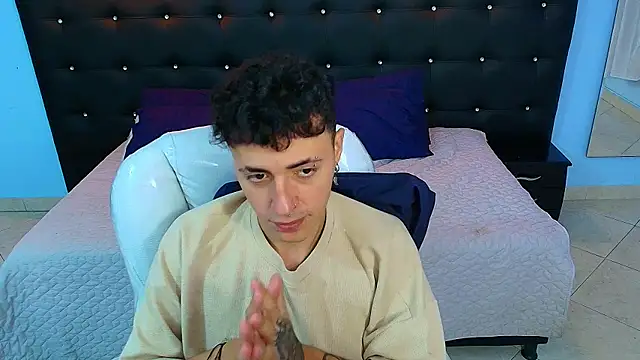 Snapshot of Lobo_17_ chatting on January 2025 03:54:01 AM Lobo 17 online show from January 2025 03:54:01 AM