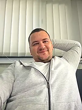 KarlosCarutox online show from February 2026 12:32:02 PM