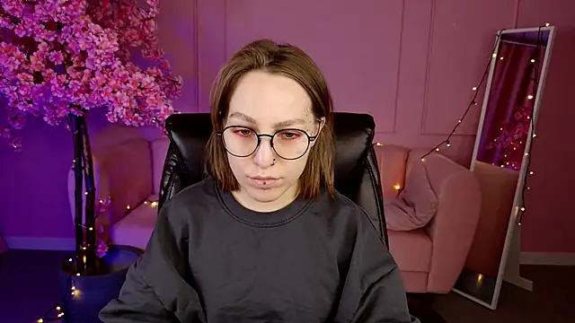 AphexQueen online show from March 2025 01:18:01 PM