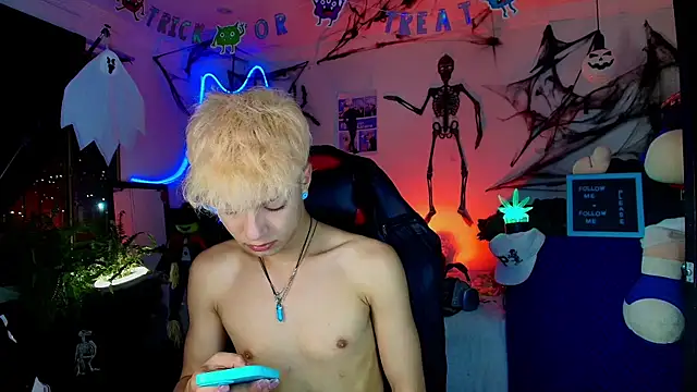 Snapshot of twink_sebas_ chatting on October 2025 04:47:01 AM twink sebas online show from October 2025 04:47:01 AM
