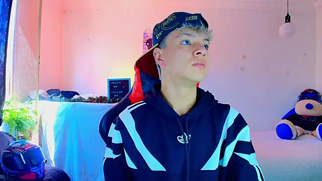 Snapshot of twink_sebas_ chatting on November 2025 03:38:02 PM twink sebas online show from November 2025 03:38:02 PM