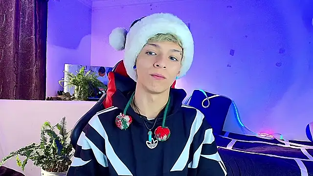 Snapshot of twink_sebas_ chatting on December 2025 12:43:01 PM twink sebas online show from December 2025 12:43:01 PM