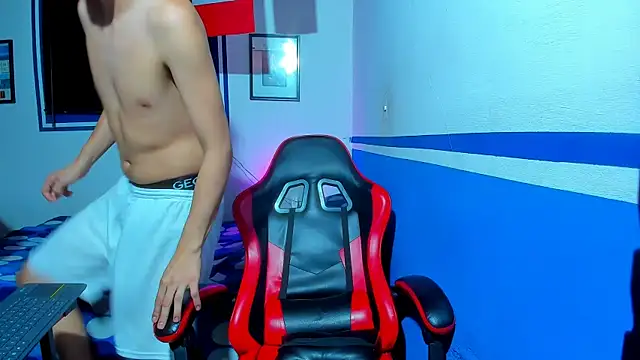 Snapshot of maxowens_oficial chatting on August 2026 04:45:01 PM maxowens oficial online show from August 2026 04:45:01 PM