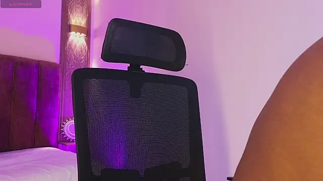 Snapshot of Emy_leon chatting on February 2026 07:20:01 PM Emy leon online show from February 2026 07:20:01 PM