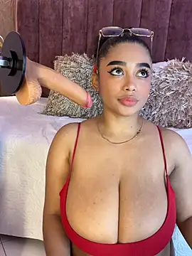 Snapshot of Emy_leon chatting on February 2026 07:21:01 PM Emy leon online show from February 2026 07:21:01 PM