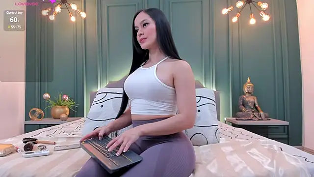 Snapshot of rubyhill_2711 chatting on January 2025 02:19:01 AM rubyhill 2711 online show from January 2025 02:19:01 AM