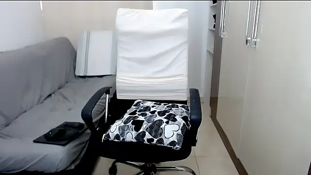 Laura-pervert online show from February 2025 08:11:02 PM