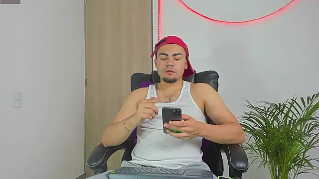 Snapshot of kalivan_voinesscu chatting on February 2026 06:55:02 AM kalivan voinesscu online show from February 2026 06:55:02 AM