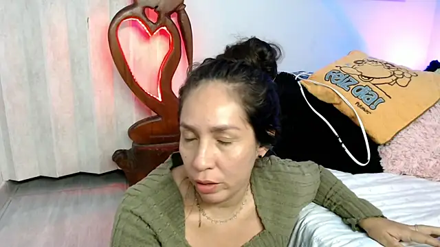 Snapshot of naihroby chatting on February 2026 05:48:02 AM naihroby online show from February 2026 05:48:02 AM