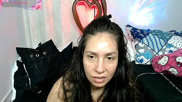 Snapshot of naihroby chatting on April 2026 06:00:02 AM naihroby online show from April 2026 06:00:02 AM