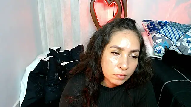 Snapshot of naihroby chatting on April 2026 05:01:02 AM naihroby online show from April 2026 05:01:02 AM