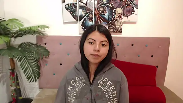 Snapshot of CarolineBrunx chatting on March 2025 08:34:01 PM CarolineBrunx online show from March 2025 08:34:01 PM