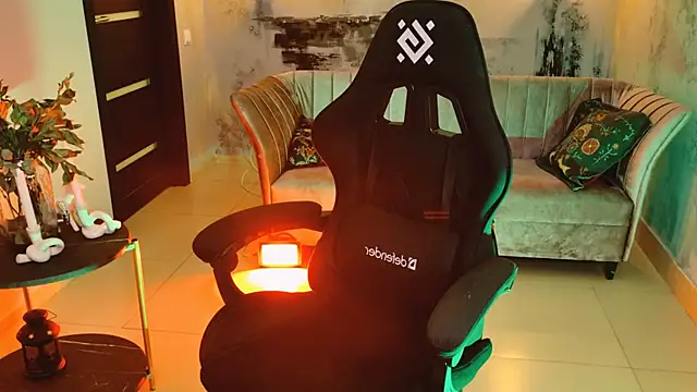 Snapshot of LolaAsmus chatting on March 2025 11:20:01 AM LolaAsmus online show from March 2025 11:20:01 AM