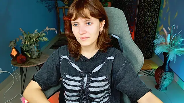 Snapshot of LolaAsmus chatting on October 2025 05:18:01 AM LolaAsmus online show from October 2025 05:18:01 AM