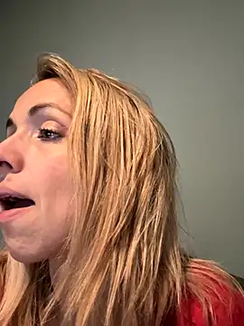 Annelibre online show from October 2025 07:42:02 PM