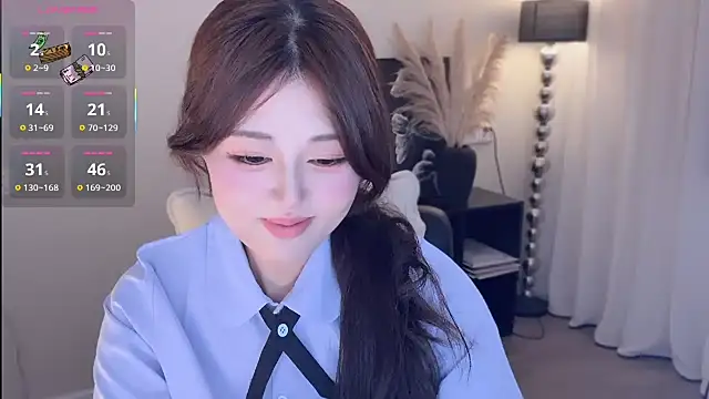 Strawberrybabyy1 online show from September 2025 01:15:01 PM