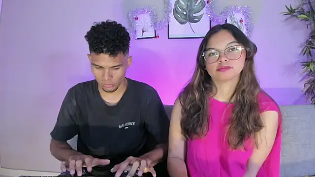 Snapshot of miaa_lux chatting on December 2024 10:11:02 PM miaa lux online show from December 2024 10:11:02 PM