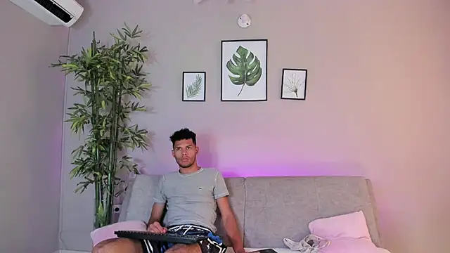 Snapshot of miaa_lux chatting on January 2025 10:06:01 PM miaa lux online show from January 2025 10:06:01 PM