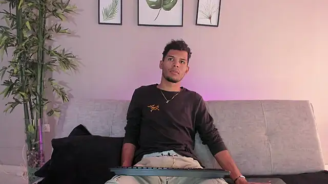 Snapshot of miaa_lux chatting on February 2025 06:56:02 PM miaa lux online show from February 2025 06:56:02 PM