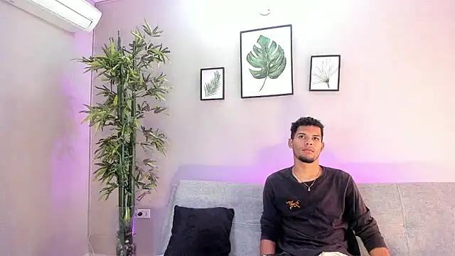 Snapshot of miaa_lux chatting on February 2025 07:10:02 PM miaa lux online show from February 2025 07:10:02 PM