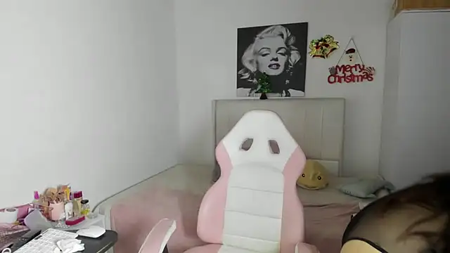 Snapshot of playsecrets chatting on December 2024 05:40:02 PM playsecrets online show from December 2024 05:40:02 PM