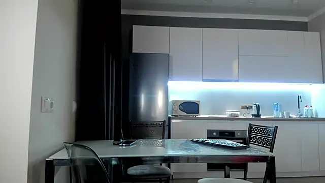 Emma Flin online show from December 2024 02:10:02 PM