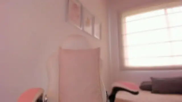 Snapshot of valeriaU chatting on October 2025 02:50:01 PM valeriaU online show from October 2025 02:50:01 PM