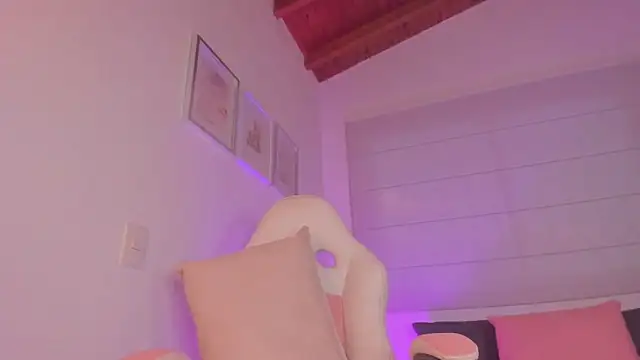 valeriaU online show from November 2025 10:44:02 PM