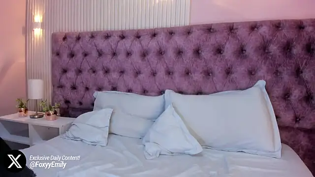 Snapshot of EMILYY_FOXY chatting on March 2025 08:03:02 PM EMILYY FOXY online show from March 2025 08:03:02 PM