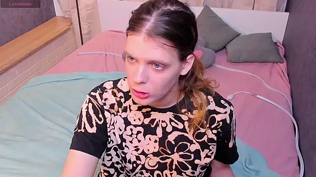 Snapshot of KIKI_Krash chatting on March 2026 10:43:02 AM KIKI Krash online show from March 2026 10:43:02 AM