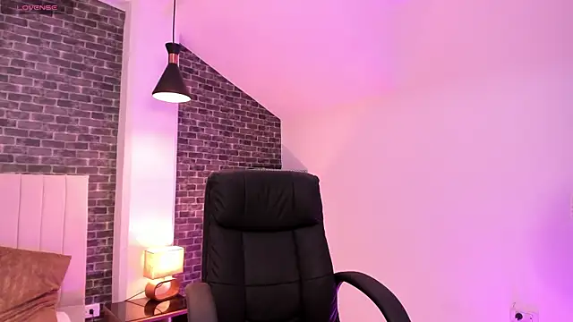 Dantesuarez28 online show from April 2026 02:34:01 AM