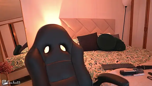 Lau Bee online show from December 2025 03:50:01 PM