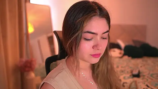 Snapshot of Lau_Bee chatting on March 2026 06:58:01 PM Lau Bee online show from March 2026 06:58:01 PM