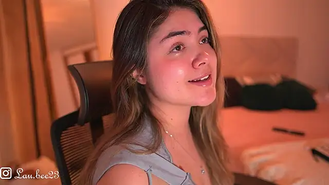 Snapshot of Lau_Bee chatting on March 2026 04:21:01 PM Lau Bee online show from March 2026 04:21:01 PM