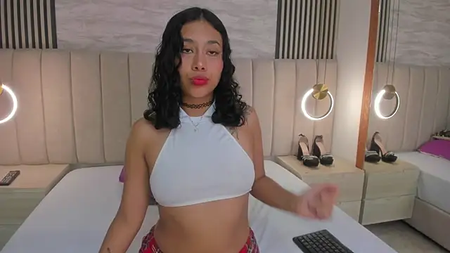 laura smith33 online show from October 2025 02:39:02 PM