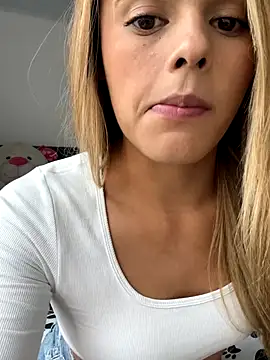 ZoeJohnsoon online show from December 2025 09:53:01 PM