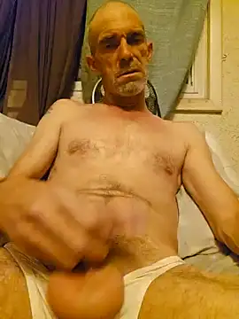 Snapshot of cassinova68 chatting on December 2024 01:25:02 AM cassinova68 online show from December 2024 01:25:02 AM