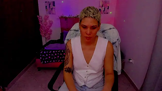 Charlee pink online show from October 2025 01:14:01 AM