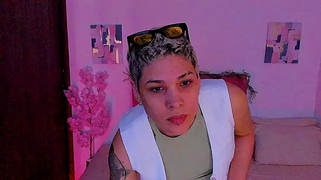 Charlee pink online show from October 2025 05:31:02 PM