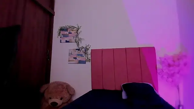 Snapshot of Charlee_pink chatting on February 2026 03:58:01 AM Charlee pink online show from February 2026 03:58:01 AM