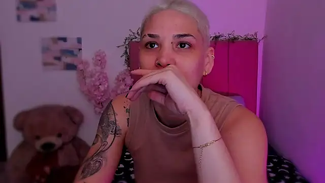 Snapshot of Charlee_pink chatting on February 2026 09:00:02 PM Charlee pink online show from February 2026 09:00:02 PM