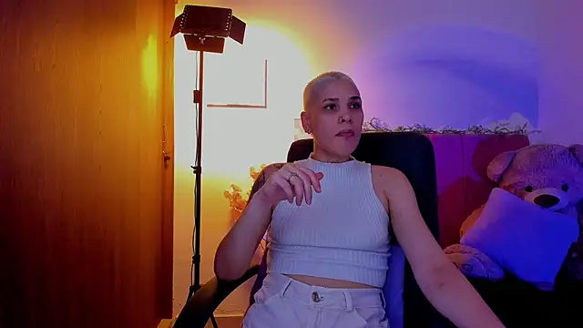 Snapshot of Charlee_pink chatting on April 2026 10:32:02 PM Charlee pink online show from April 2026 10:32:02 PM